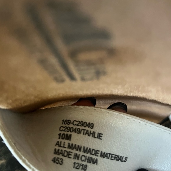 Cliffs by White Mountain White Stripe Sandals  Size 10 - Picture 5 of 8